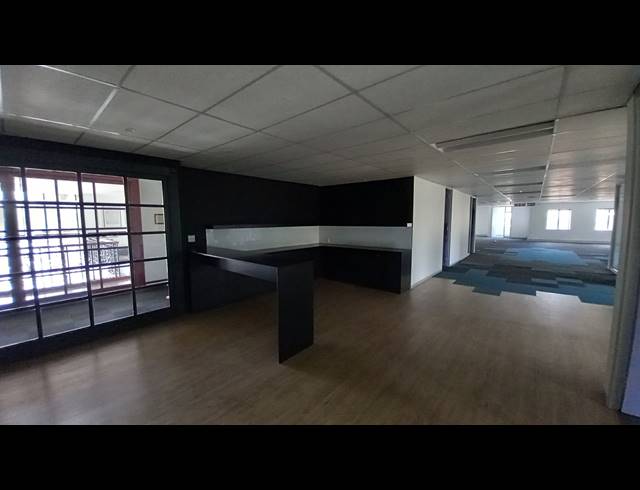 1,403M² OFFICE TO LET IN BRYANSTON